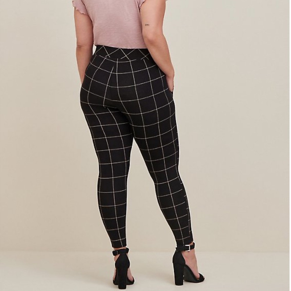 Torrid Full Length Signature Waist Pocket Legging size 00 | Medium - Picture 3 of 6